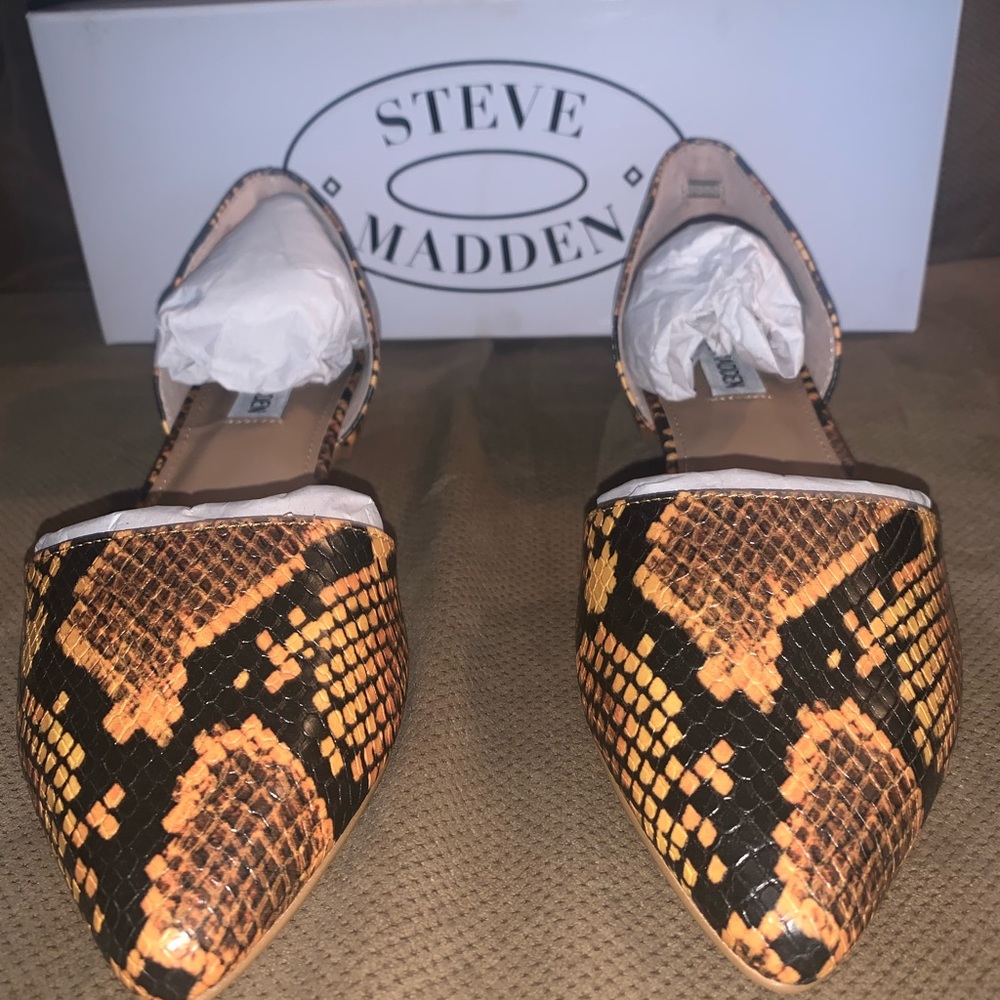 Steve Madden flat